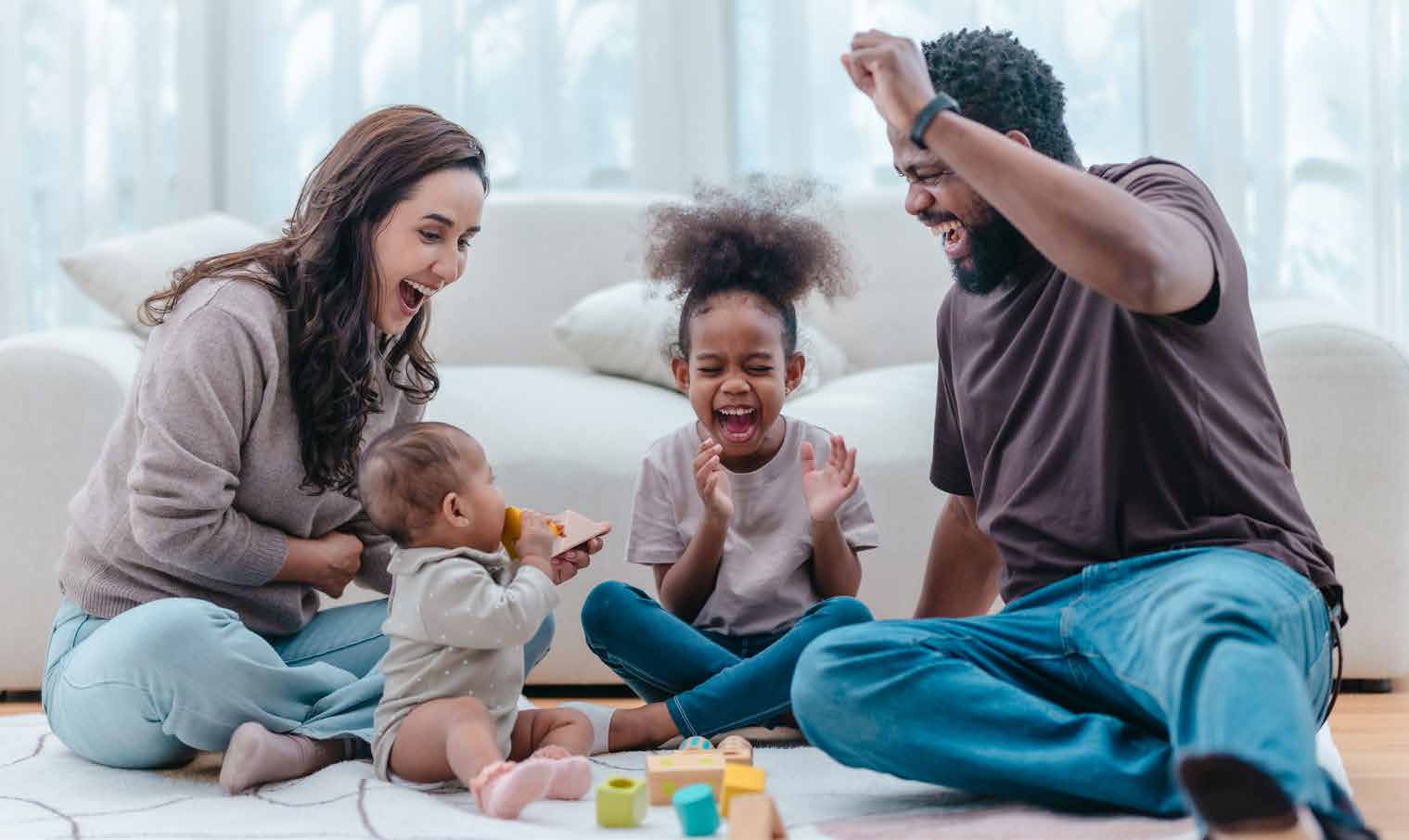 Family receiving pregnancy and parenting support through Healthy Start Connect